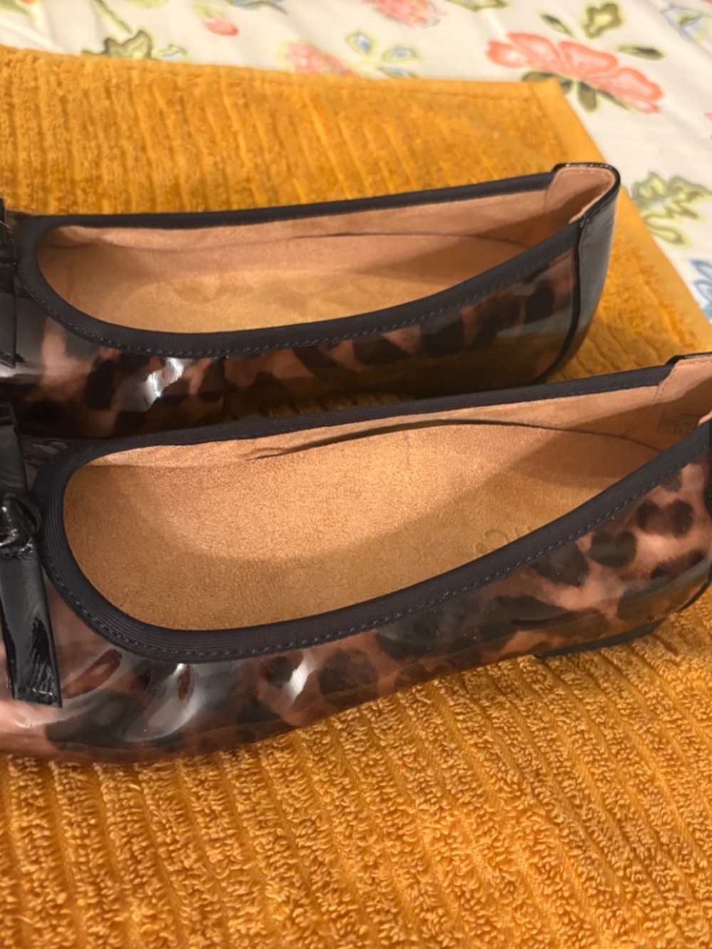 Vionic Flats - Picture 2 of 9